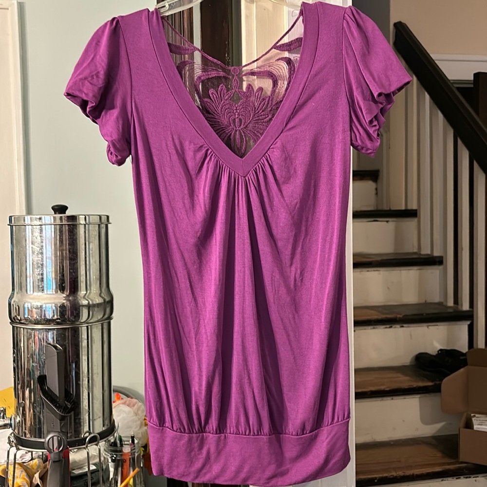 Like new Charlotte Russell pretty lace back top!! V-Neck in front, cap sleeves